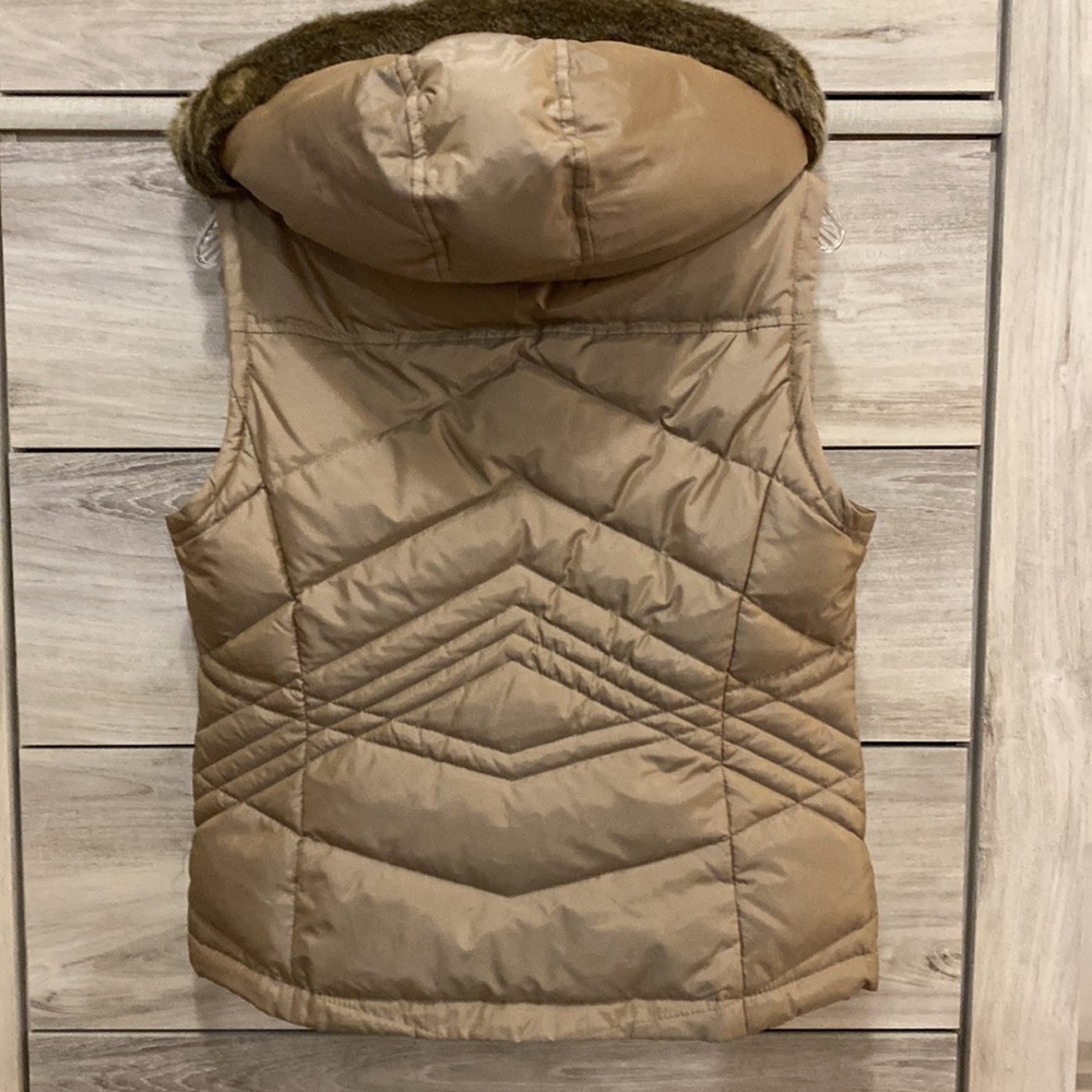 LOFT Puffer Vest - Picture 3 of 4